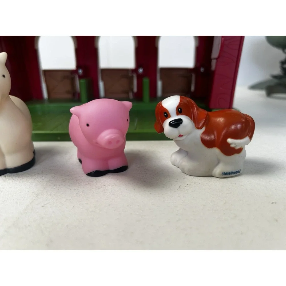 Vintage Fisher Price Hinged Red Barn Little People Farm W/Farmer & 5 Animals
